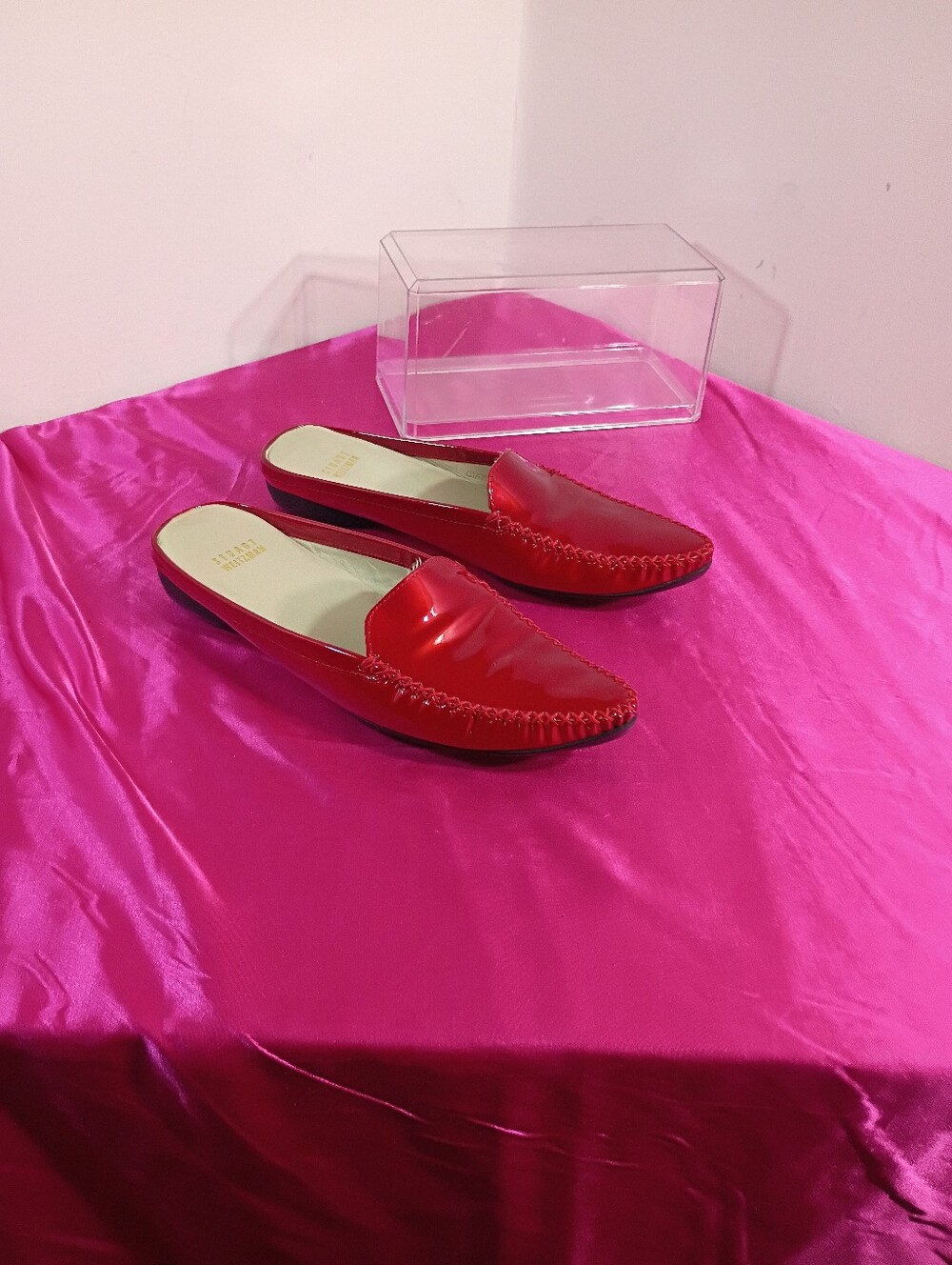 Stuart Weitzman Women's SZ 8 M Red Patent Point Toe Mule Slides Flats Shoes.
